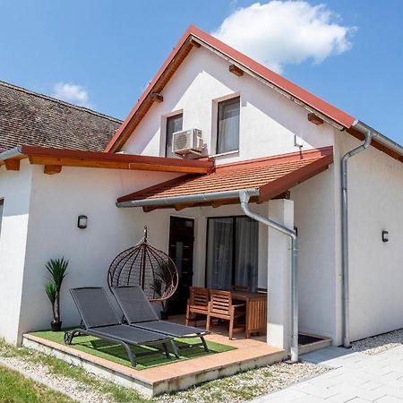 Park Apartman Sarrod Exterior foto