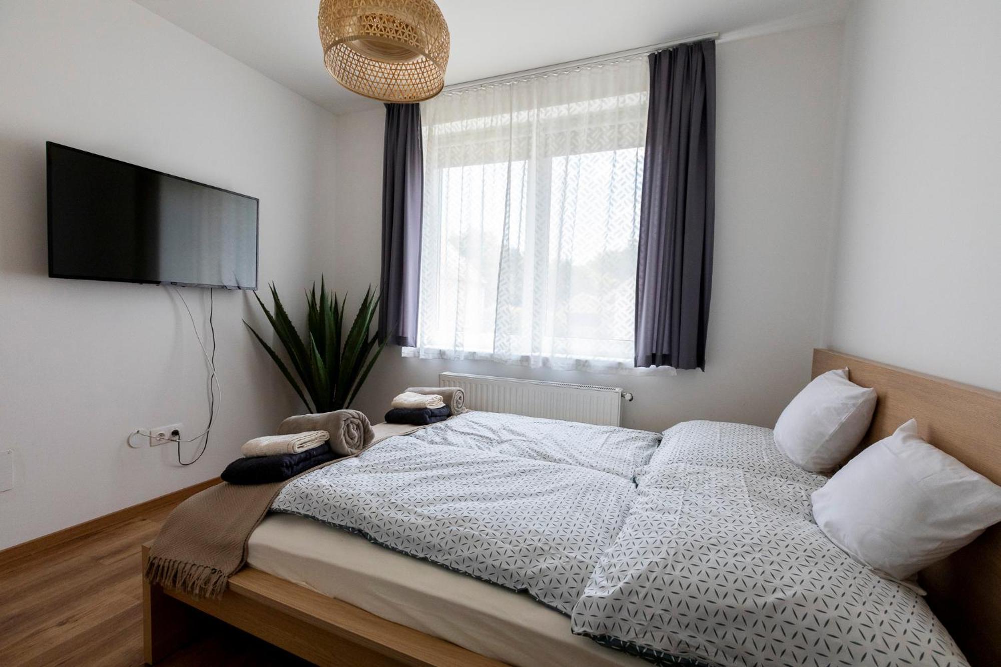 Park Apartman Sarrod Exterior foto