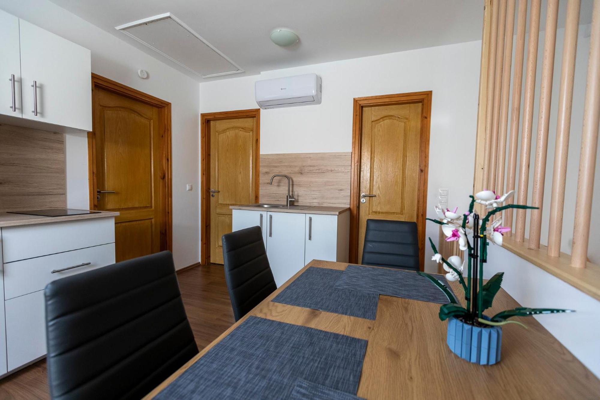 Park Apartman Sarrod Exterior foto