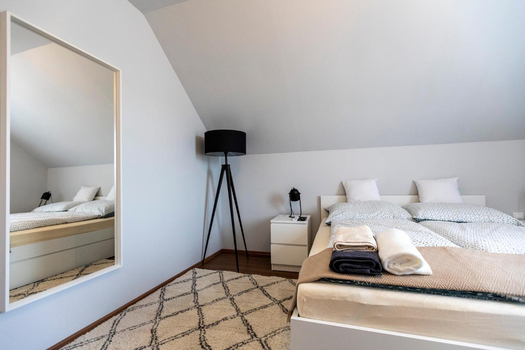 Park Apartman Sarrod Exterior foto